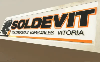 Corte por agua y montaje de vinilos