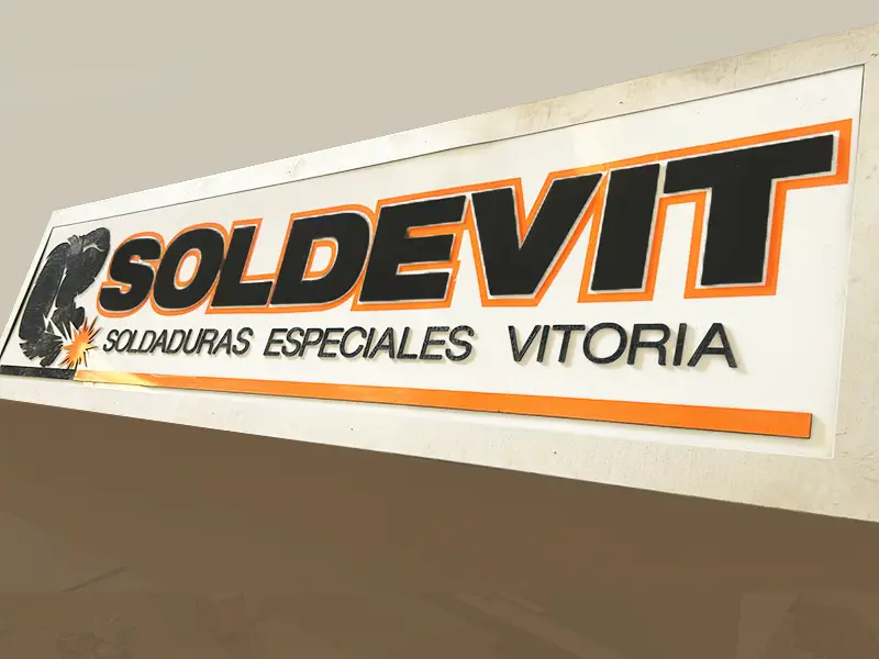 Corte por agua y montaje de vinilos